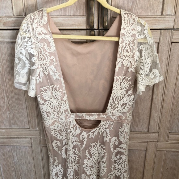 Lace mini dress - Picture 3 of 4